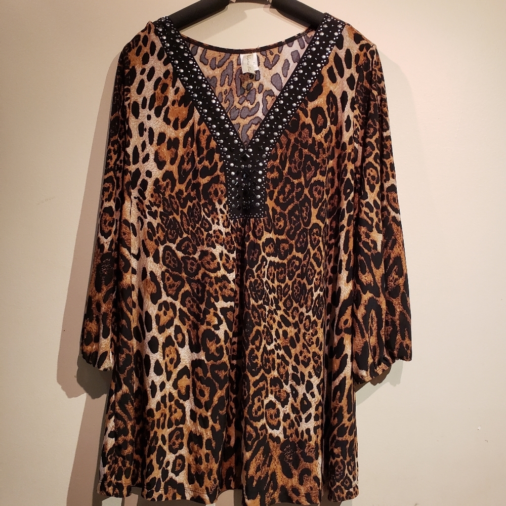 NWT PERSEPTION Leopold Print Embellished V-Neck Blouse
